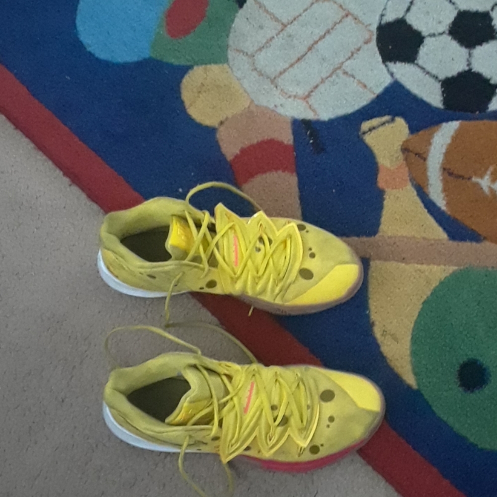 Spongebob Squarepants Kyrie Basketball shoes - Picture 8 of 8